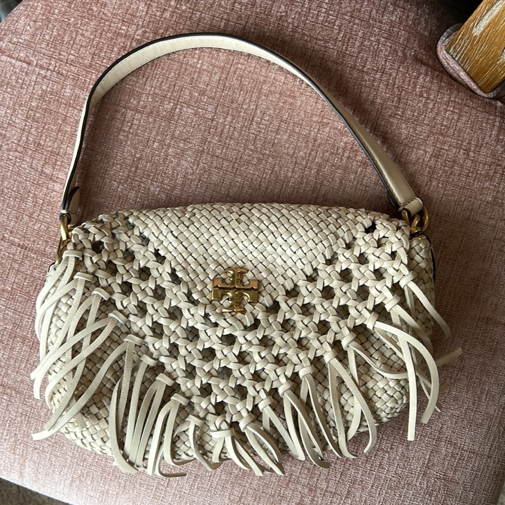 TORY BURCH KIRA FRINGE SHOULD BAG IN CREME